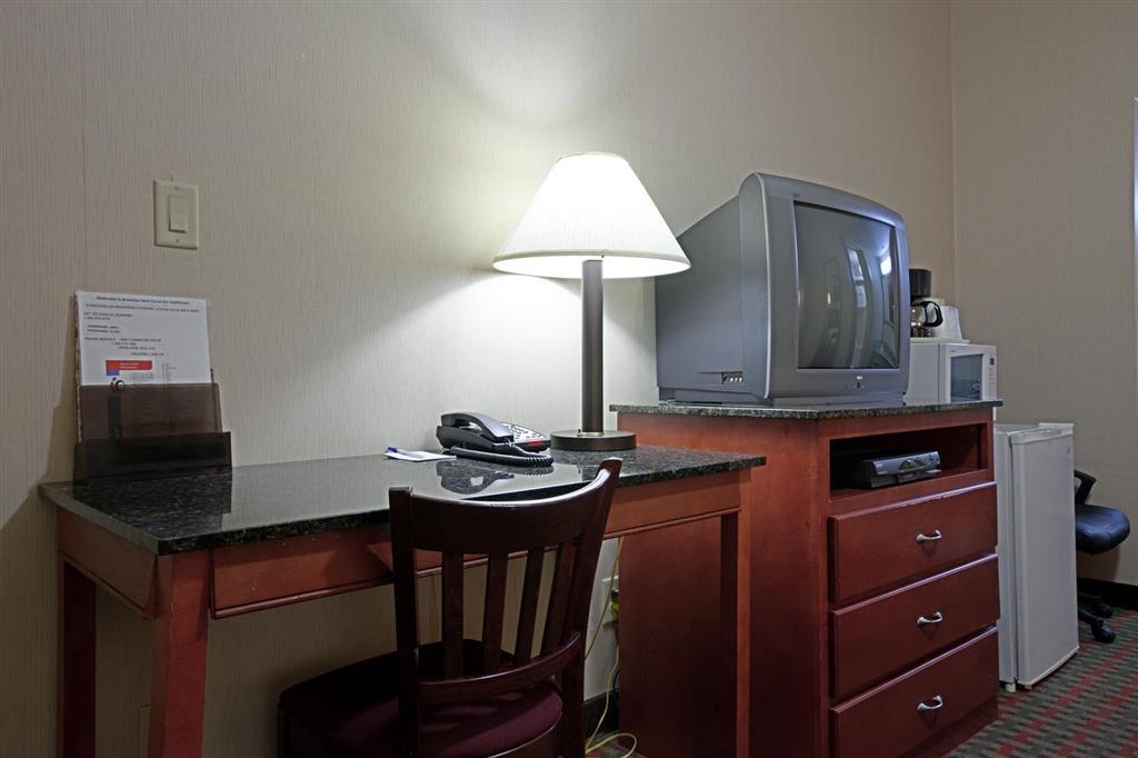 Americas Best Value Inn Smithtown/Long Island Room photo