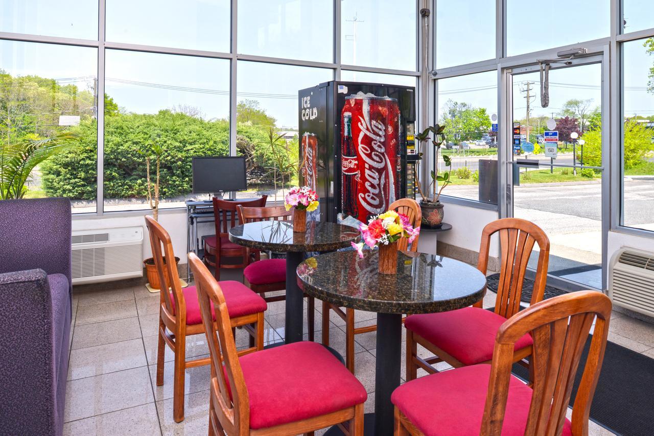 Americas Best Value Inn Smithtown/Long Island Exterior photo