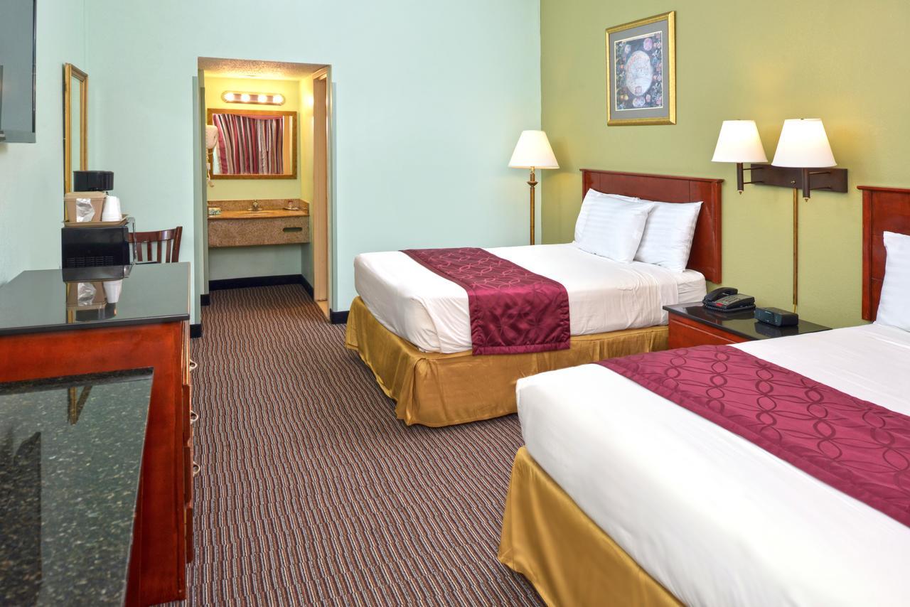 Americas Best Value Inn Smithtown/Long Island Exterior photo