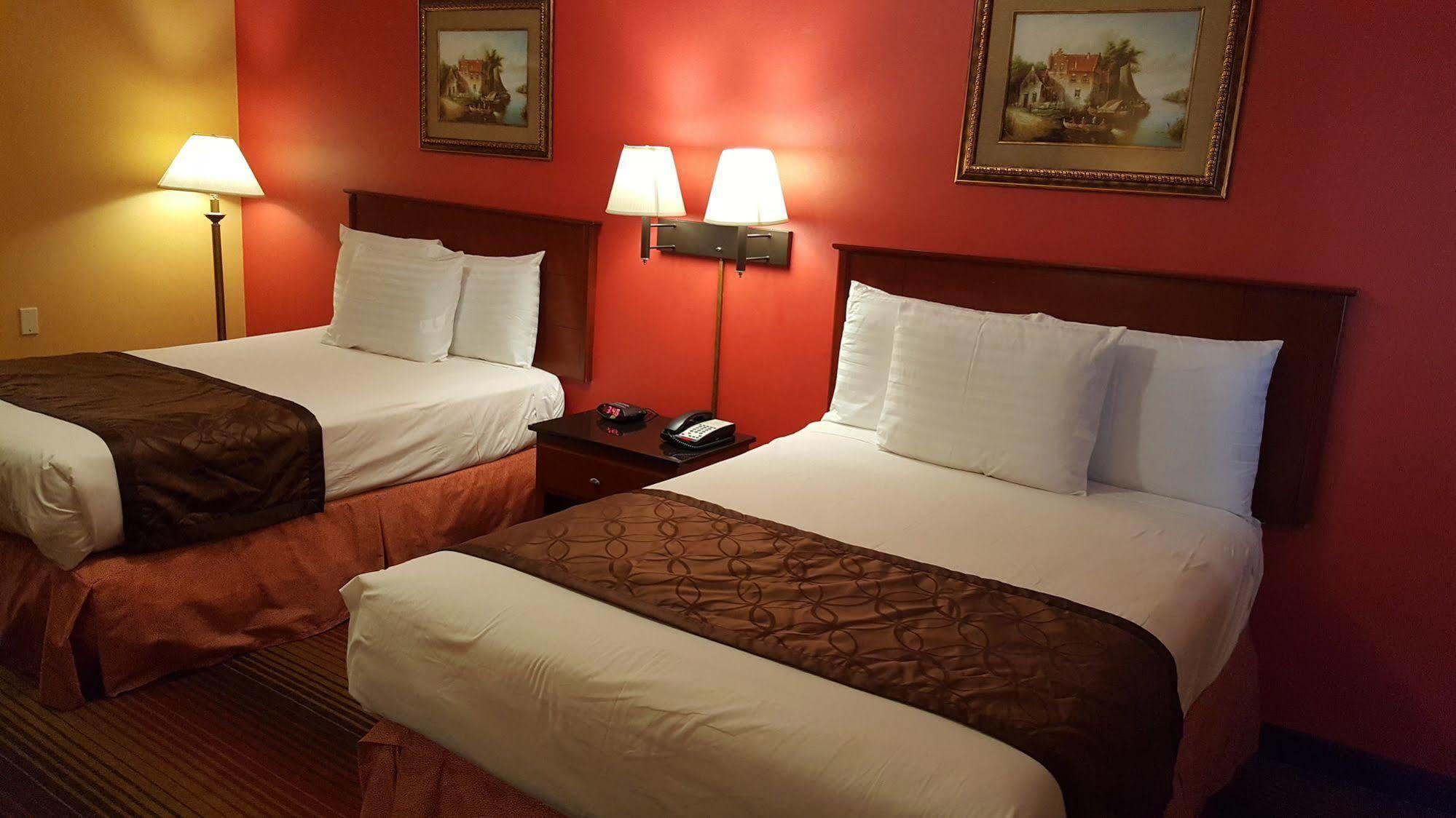 Americas Best Value Inn Smithtown/Long Island Exterior photo