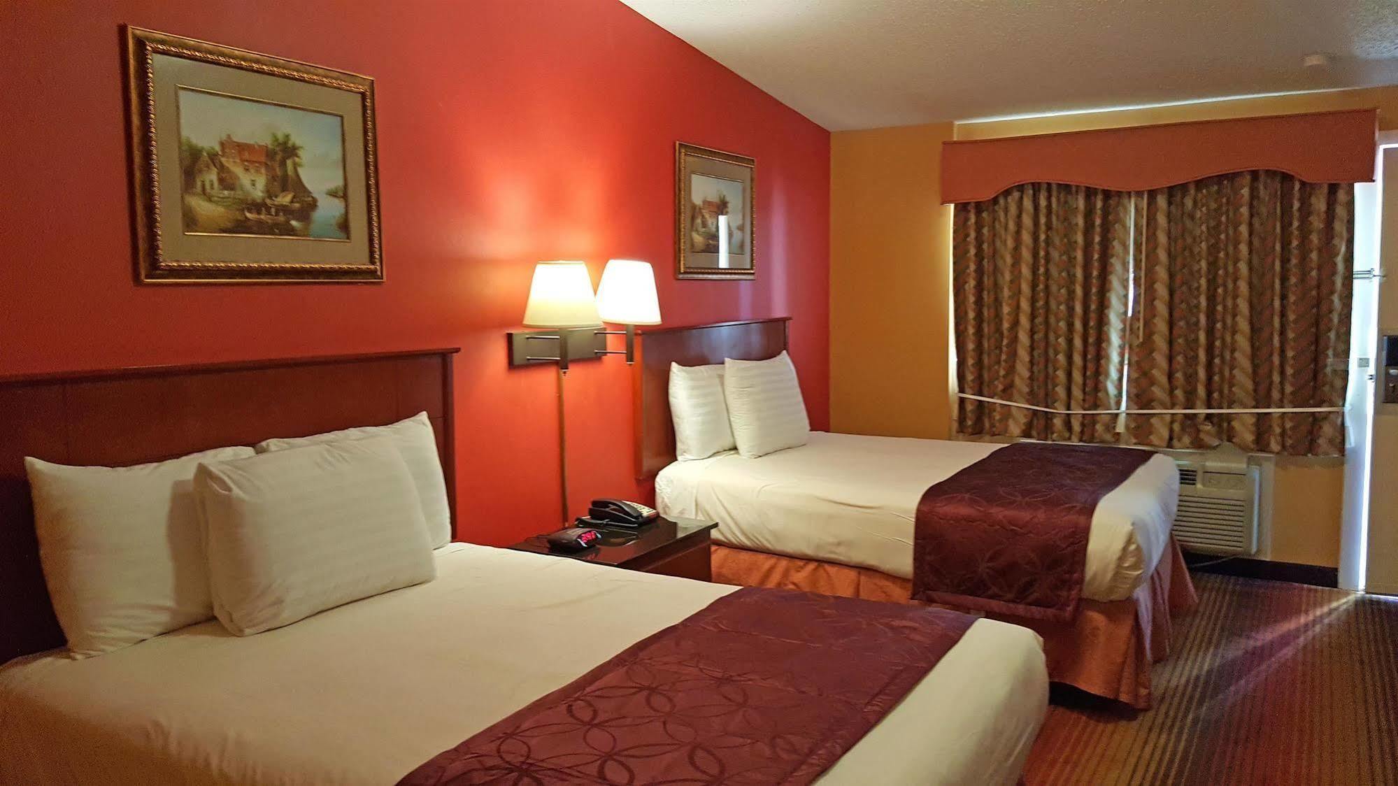 Americas Best Value Inn Smithtown/Long Island Exterior photo