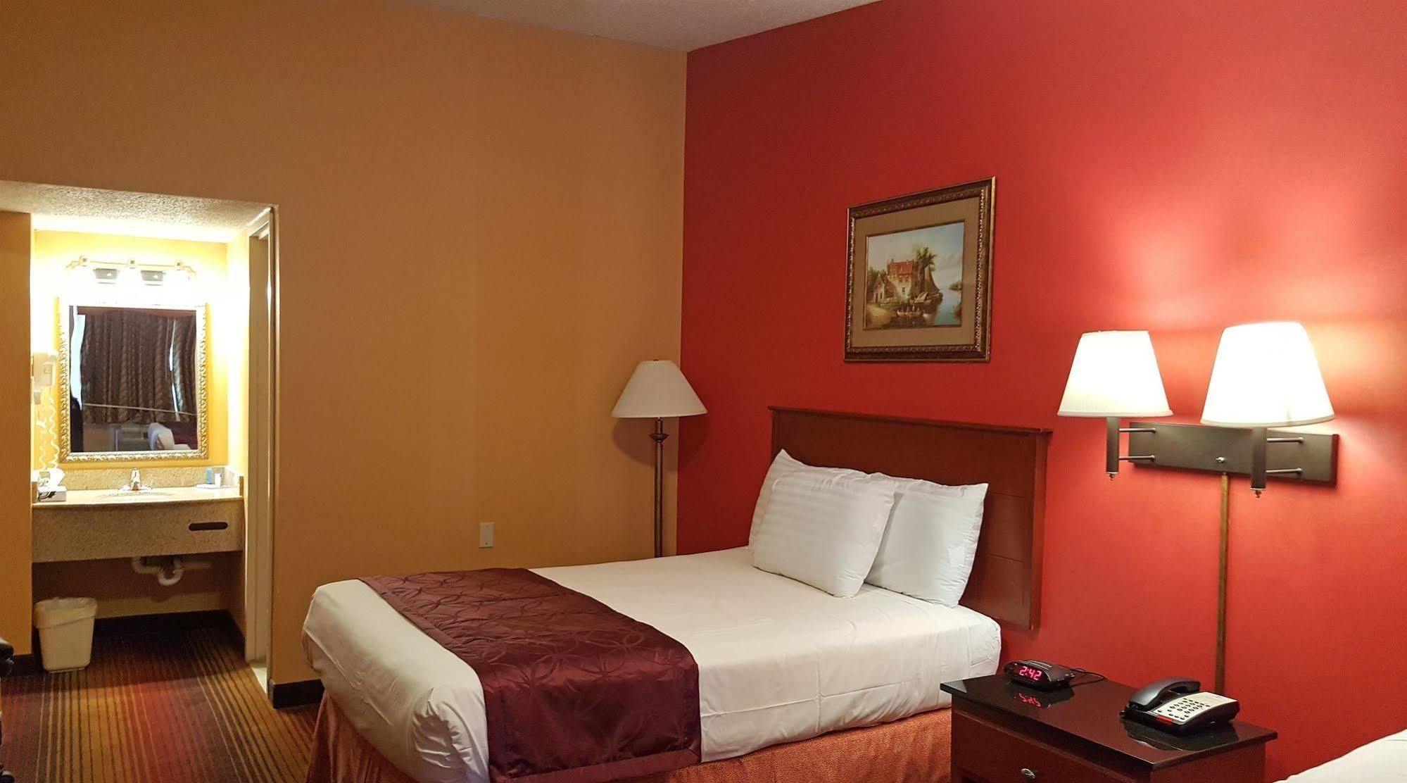 Americas Best Value Inn Smithtown/Long Island Exterior photo